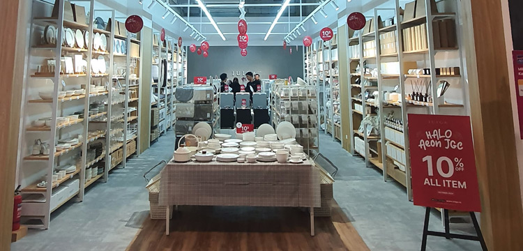 IUIGA Pop Up Store AEON MALL Jakarta Garden City